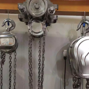 不銹鋼電動葫蘆在檢修吊裝風淋室中的應用